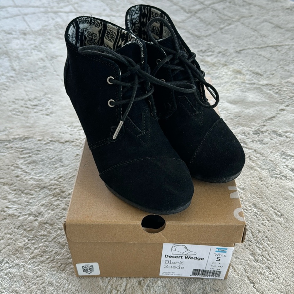 Toms Black Suede Desert Wedge Size 5